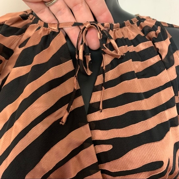 Hutch Jude Cold Shoulder Top Brown Zebra Size Medium - Picture 6 of 11